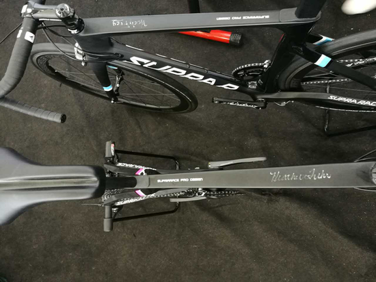 Roch夫婦雙雙入手愛車