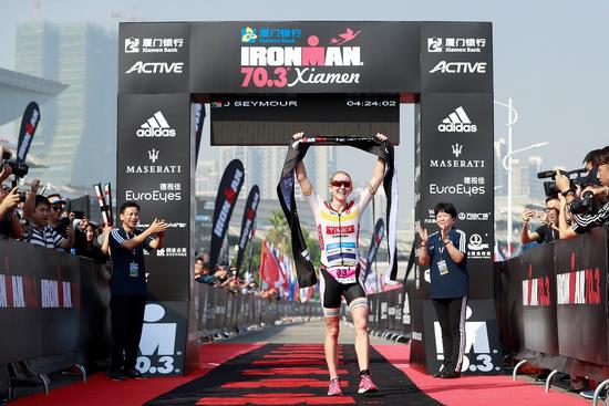 职业女子组冠军 珍妮-西摩 图片BY张林陶/Getty Images