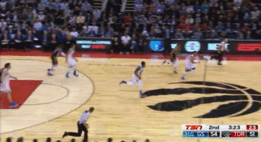 动图-神了!库里腾步即云 上演精彩拉杆2 1_nba_新浪