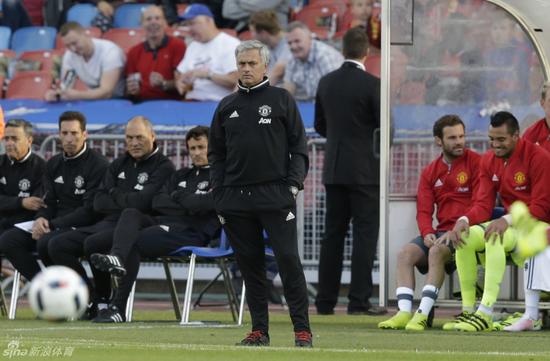 欧文认为，曼联进球难，和穆帅战术布置有一定关系