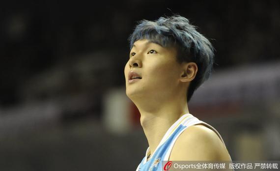 王哲林4分0板 灰熊哭晕在厕所_手机新浪网