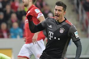 德甲-罗本传射莱万2球 拜仁客场3-1逆转暂登顶