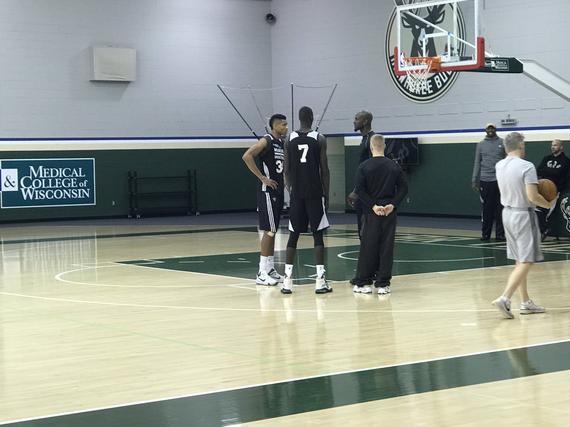16/17赛季NBA常规赛 马刺 97-96 雄鹿_直播间_手机新浪网