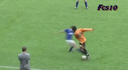 首页 足球新闻  奥科查常用的一个过人动作就是这个剪刀脚,它被命名为