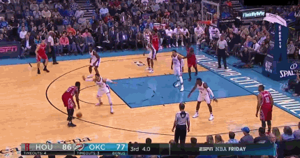 全场他有2次给内内的传球堪称经典,一次是上半场突破至罚球弧顶