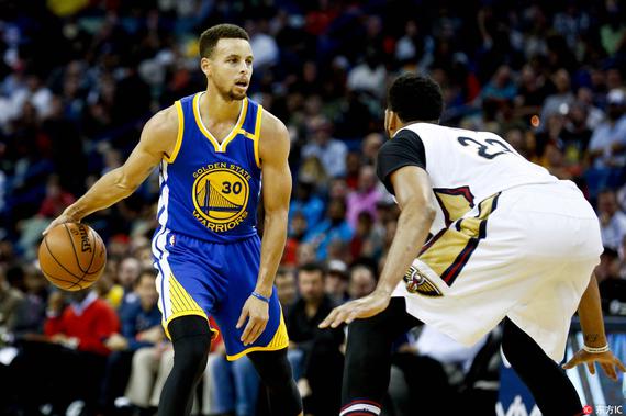 三巨头74分勇士客场险胜鹈鹕