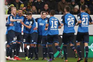 德甲-罗伊斯染红格策奥巴梅扬破门 多特平不败队