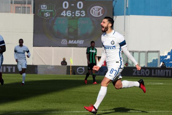 坎德雷瓦庆祝进球