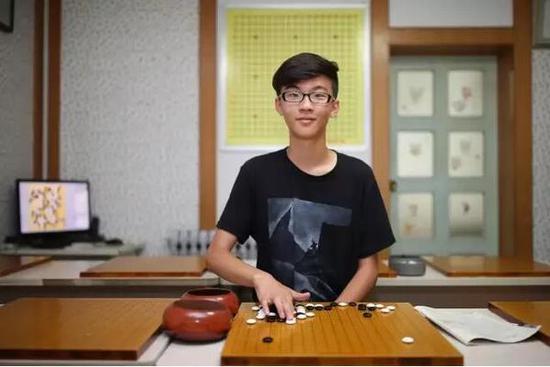 2016年青岛地区理科状元李思澄就是位围棋高手
