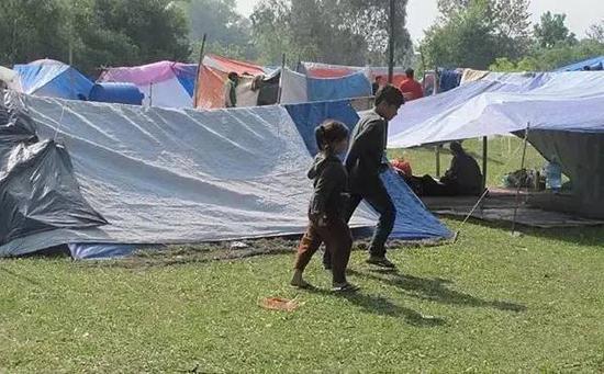 2015年尼泊尔地震，皇家高尔夫俱乐部成为难民避难所