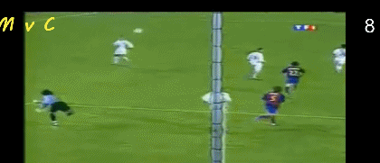 用后背直接完成传球