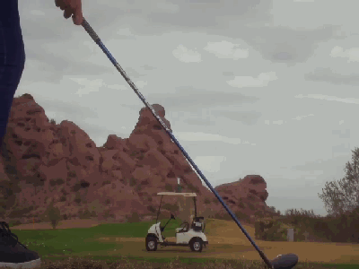 美女专注练球气场非凡.