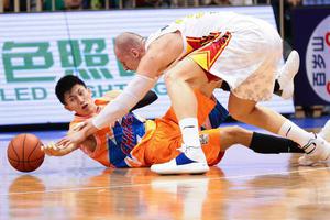 李慕豪22+6帕戈献绝杀 深圳103-101胜上海