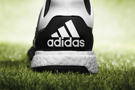 呈现新世代adidas品牌形象和创新高尔夫球鞋技术的完美融合