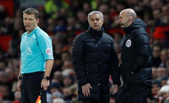 穆帅改变不了裁判就专注足球吧