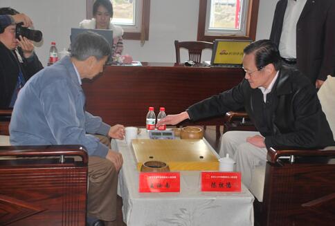 (陈祖德与王汝南先生,都是新中国第一代棋手中的优秀代表)