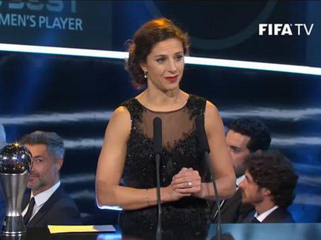 劳埃德获2016足球小姐