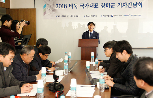 去年12月1日，睦镇硕上任之际于韩国棋院举行了媒体见面会
