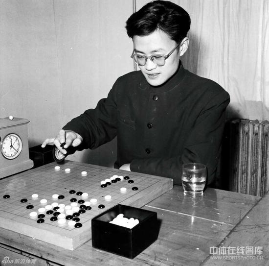 年轻时代的陈祖德
