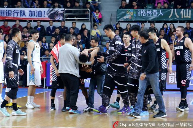 16-17赛季CBA联赛 辽宁 106-100 新疆_直播间_手机新浪网