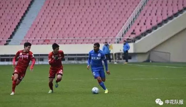 体贴!特维斯老婆颈椎炎发作 申花翻译半夜帮买