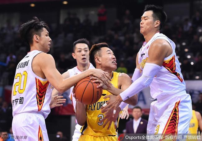 孟铎16分兰佩24+18深圳大胜北控 贺希宁14分