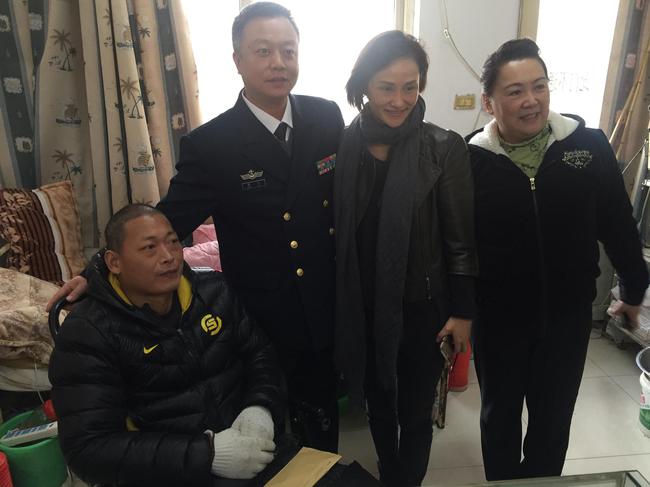 来到毛俊家中