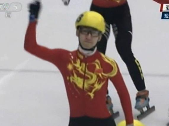 单板滑雪男子u型池张义威夺金