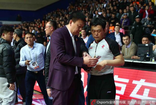 金哨解读:吹北京犯规没问题 深圳压哨球看初判