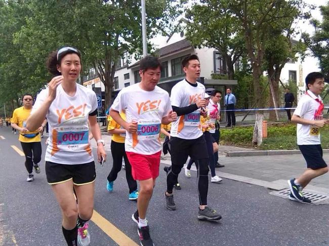 YES体育俱乐部成员,跑者