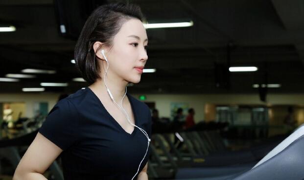 潘晓婷:不会跑马拉松的九球天后不是好演员_跑