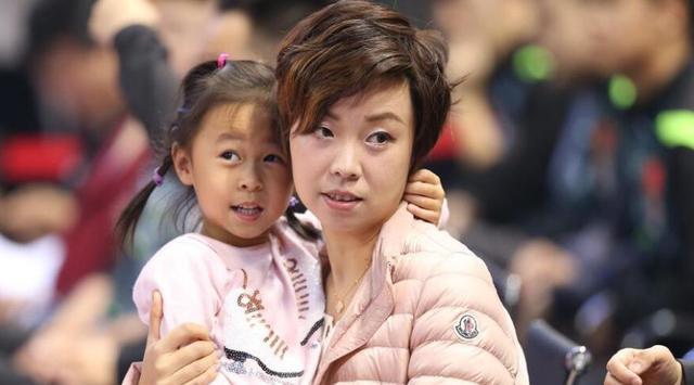 张怡宁与女儿观战国乒直通赛