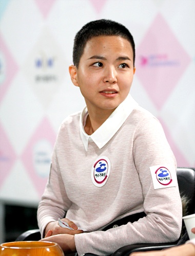 削发的李瑟娥