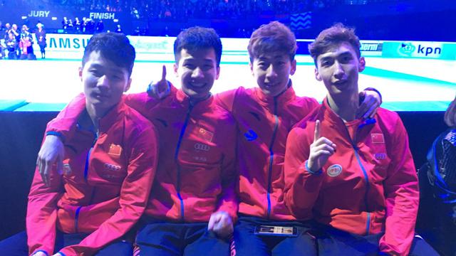 中国接力男队摘银