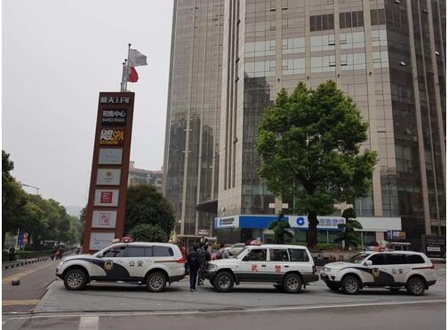 韩国队下榻酒店前的警方车辆