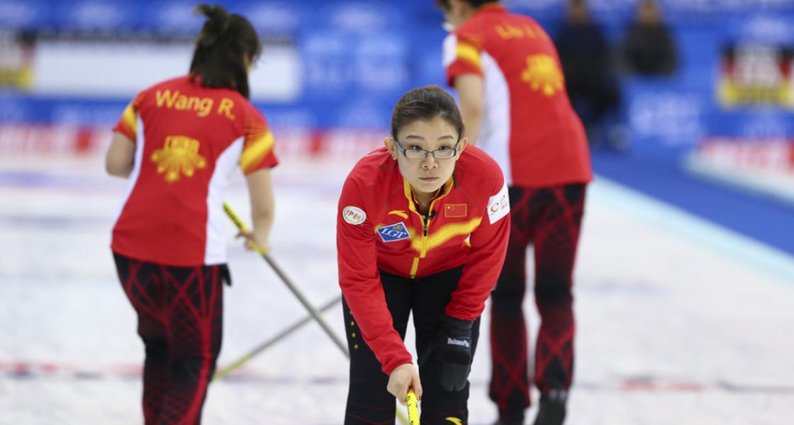 女子冰壶世锦赛中国不敌美国