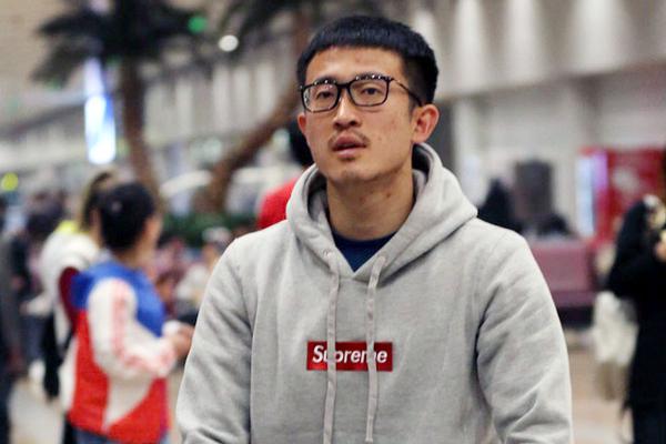 待遇不同！保罗替补登场，太阳主场球迷送上热烈欢呼