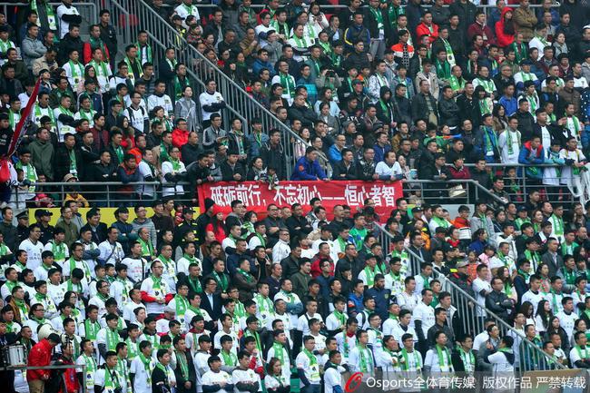 暖心!智诚官方补偿违停球迷 赠战泰达门票+礼