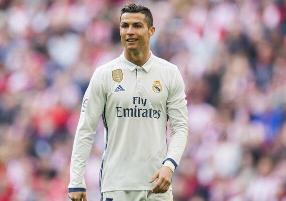 足球年薪排名_足球简笔画(3)