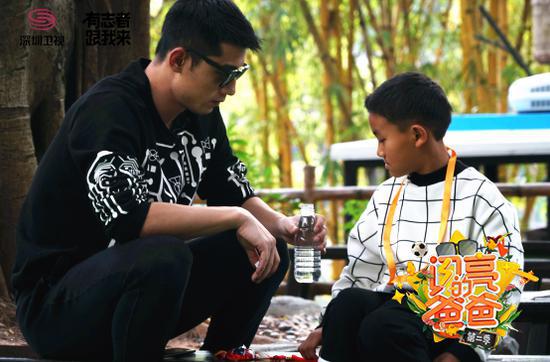 张继科再被调侃没睡醒 不让孩子打球因 太难 _