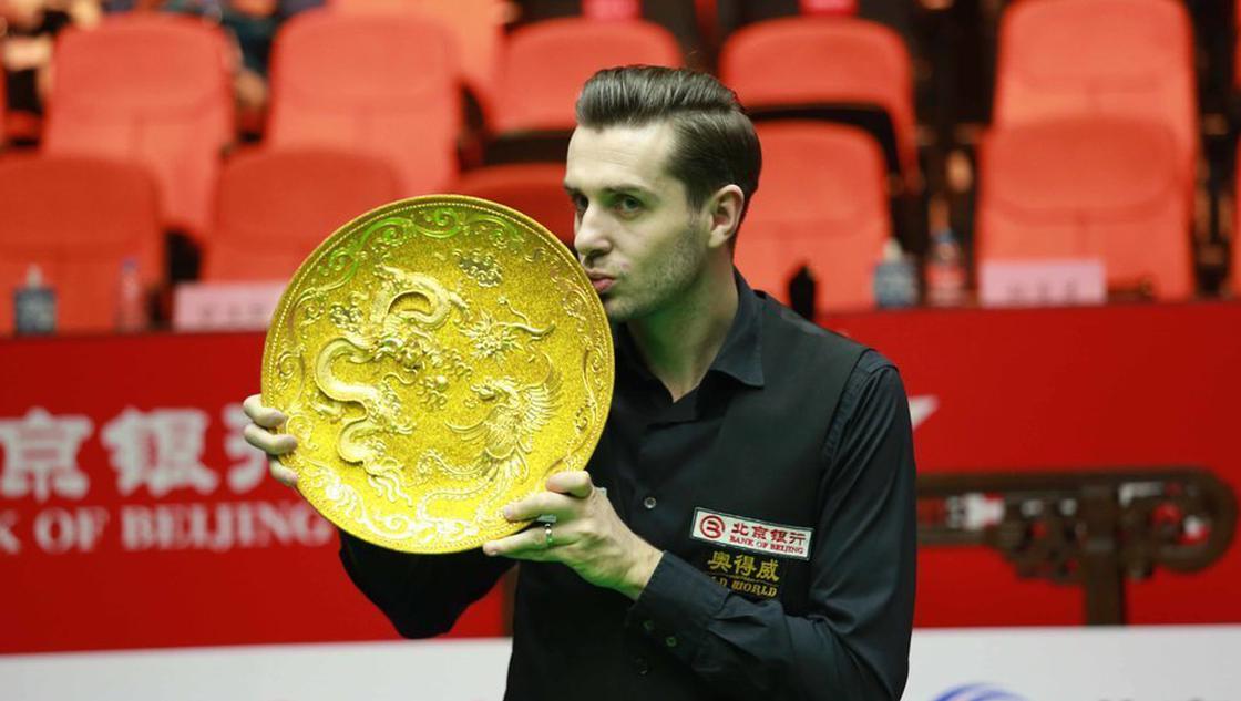 塞尔比击败金左手 第二次问鼎