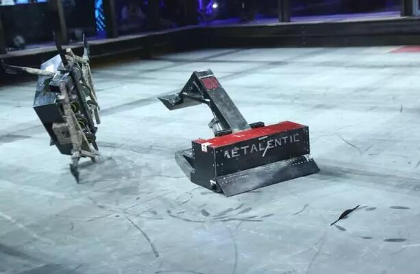 极战MLF无限制机器人格斗大赛The Railgun称