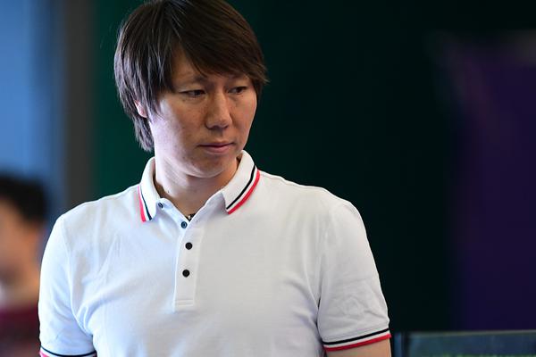 這些解說真是人嗎，青銅局都沒這么菜吧