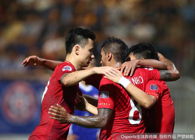 恒大打服香港球迷:港超是小学水平 6个球输在