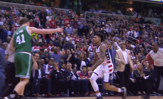 【影片】又是拆手哥!Olynyk擋拆再出黑肘 Oubre被激怒暴走被罰下-黑特籃球-NBA新聞影音圖片分享社區