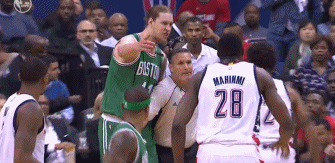 【影片】又是拆手哥!Olynyk擋拆再出黑肘 Oubre被激怒暴走被罰下-黑特籃球-NBA新聞影音圖片分享社區