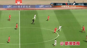 进球gif-张鹭出击失误酿大错 张鹭亚泰权健亚泰铁卫头