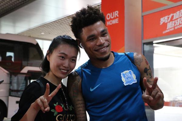 表现糟糕，比尔战旧主太阳14中2仅5分1板1助2失误，正负值