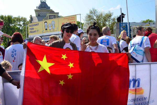 威尼斯人网站ios版实战对战截图，展示气槽与连招