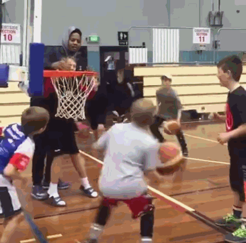 【影片】笑噴!狀元大熱門展現窒息防守 1v7取得完勝!-黑特籃球-NBA新聞影音圖片分享社區